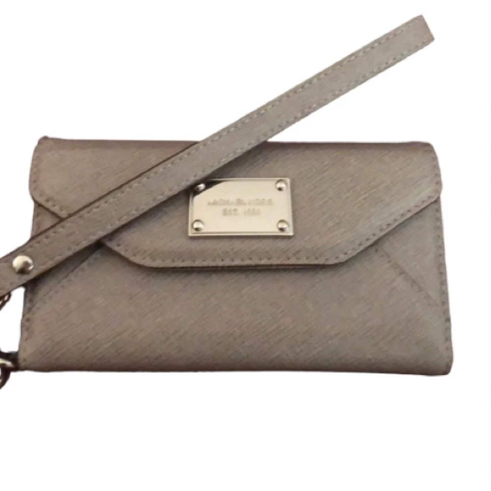Micheal Kors silver saffiano mobile wristlet iPhone 5 case